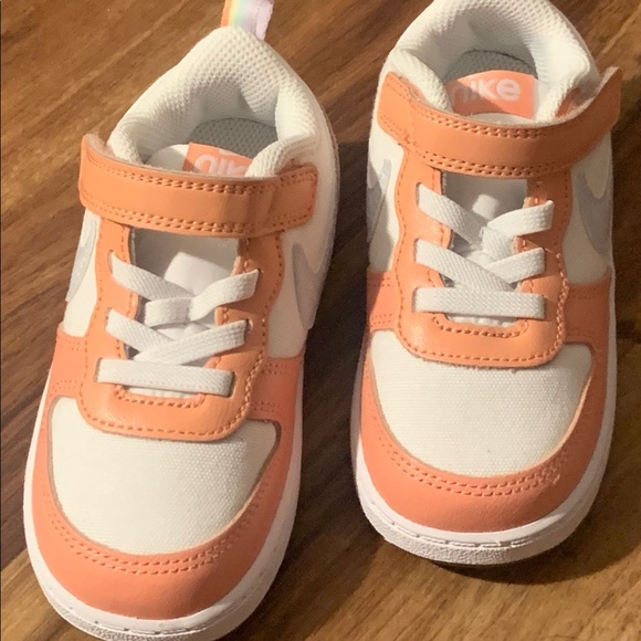 Nike - Picture 3 of 3